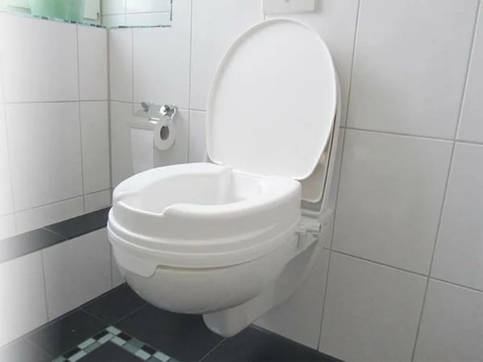 Toilettensitzerh Rela Basic M Deckel – (1 St) – PZN 08020215